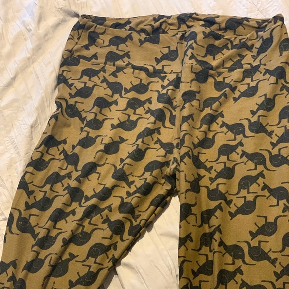 Leggings- never worn but comfy!! - Picture 1 of 2